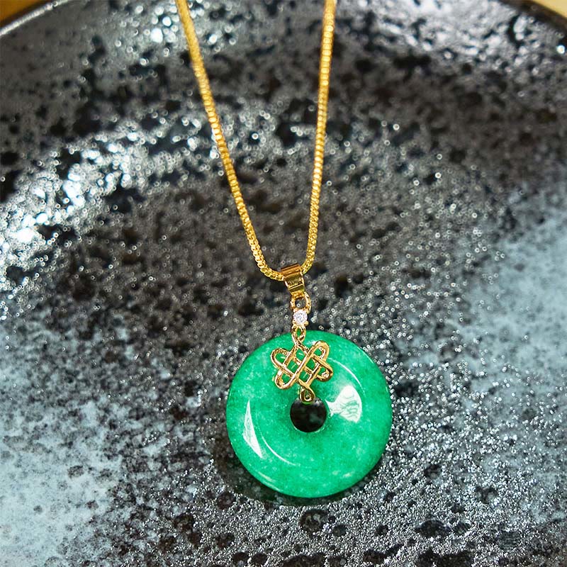 Collar con colgante de éxito con nudo chino y hebilla de paz de jade cian natural con Buddha Stones