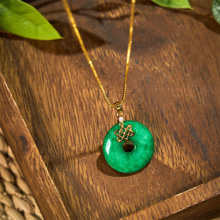 Collar con colgante de éxito con nudo chino y hebilla de paz de jade cian natural con Buddha Stones