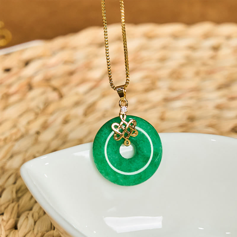Collar con colgante de éxito con nudo chino y hebilla de paz de jade cian natural con Buddha Stones