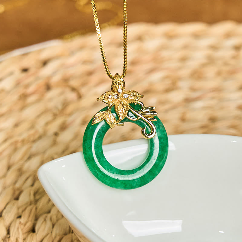 Collar con colgante de flor de aleación con hebilla de paz de jade cian y Buddha Stones para la suerte