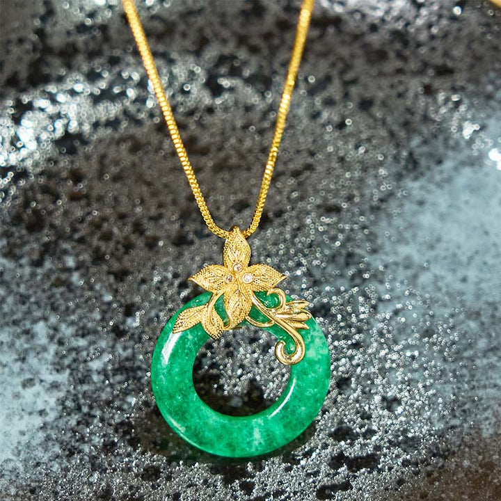 Collar con colgante de flor de aleación con hebilla de paz de jade cian y Buddha Stones para la suerte