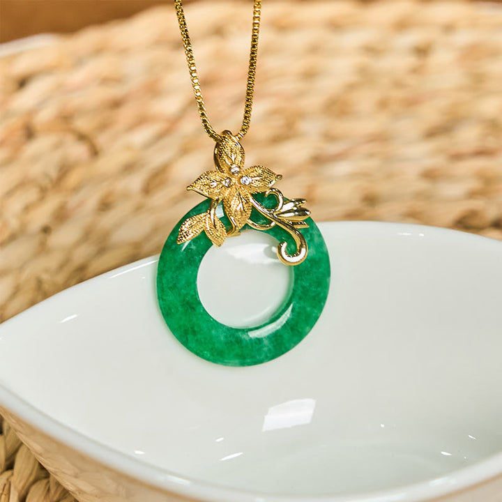 Collar con colgante de flor de aleación con hebilla de paz de jade cian y Buddha Stones para la suerte