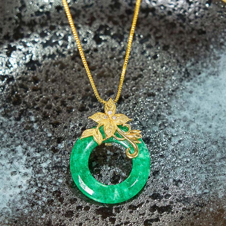Collar con colgante de flor de aleación con hebilla de paz de jade cian y Buddha Stones para la suerte
