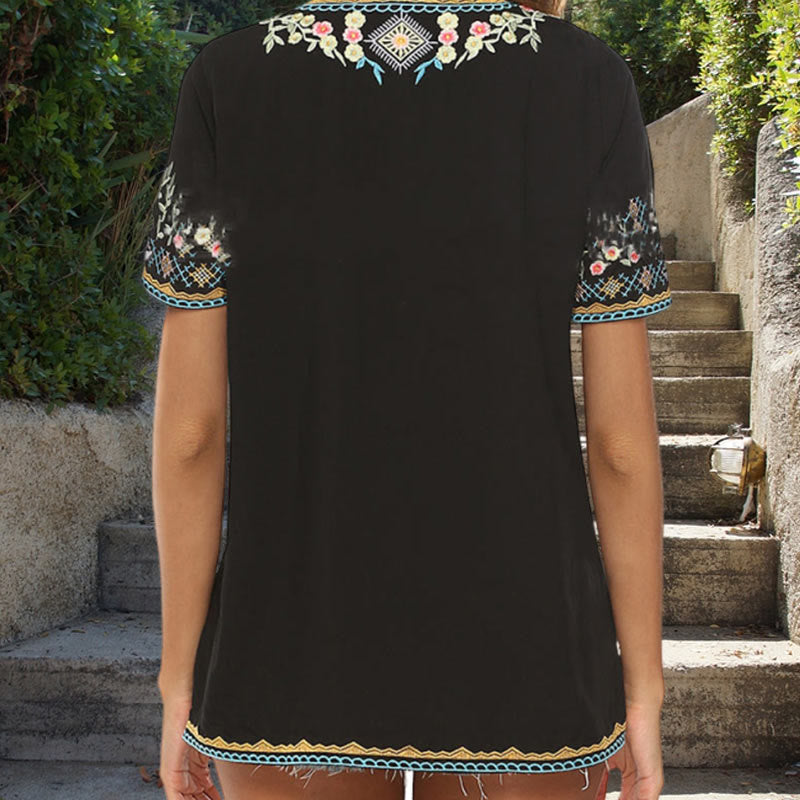 Camiseta de algodón para mujer con cuello en V y manga corta con diseño floral bordado de Buddha Stones