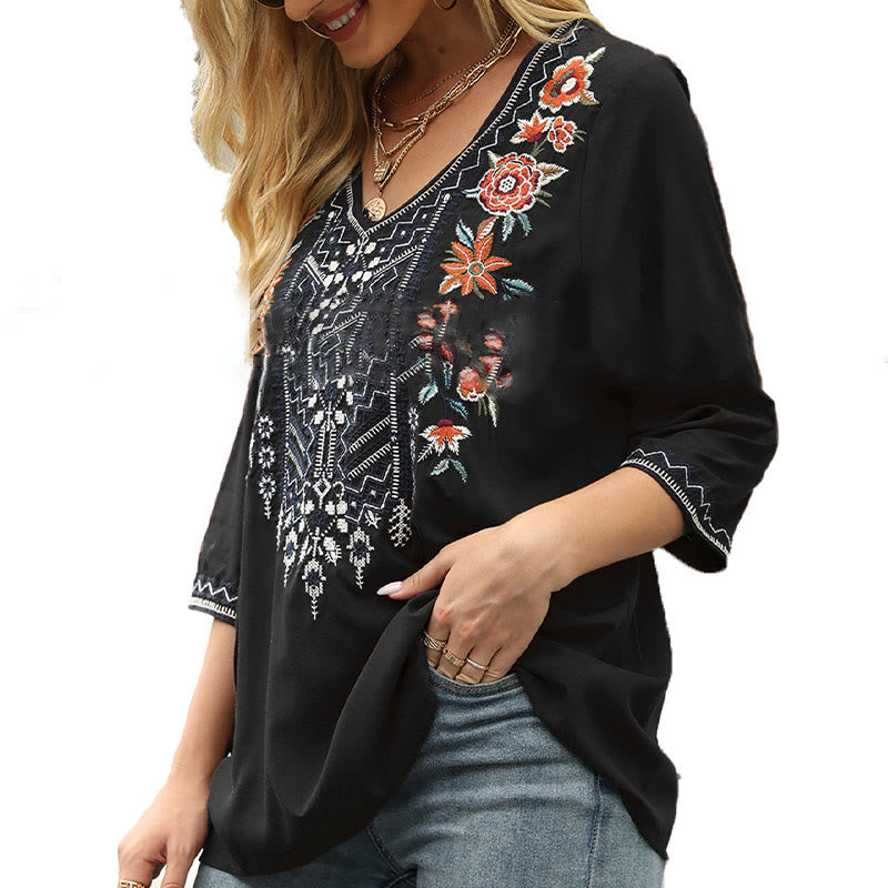 Camiseta de algodón para mujer con cuello en V y manga tres cuartos con diseño floral bordado liso y casual de Buddha Stones para primavera