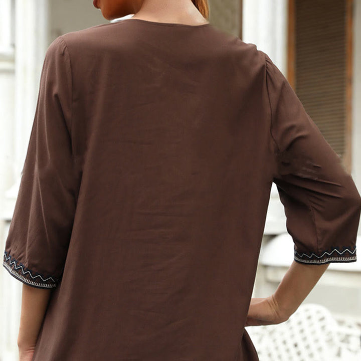 Camiseta de algodón para mujer con cuello en V y manga tres cuartos con diseño floral bordado liso y casual de Buddha Stones para primavera