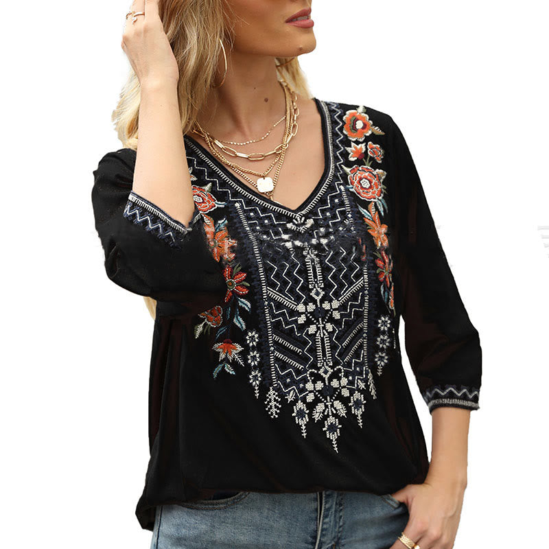 Camiseta de algodón para mujer con cuello en V y manga tres cuartos con diseño floral bordado liso y casual de Buddha Stones para primavera