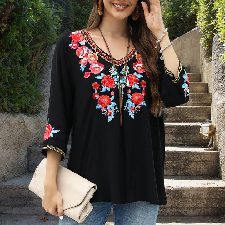 Camiseta de algodón para mujer con cuello redondo, manga tres cuartos y estampado de rosas bordadas en negro con Buddha Stones