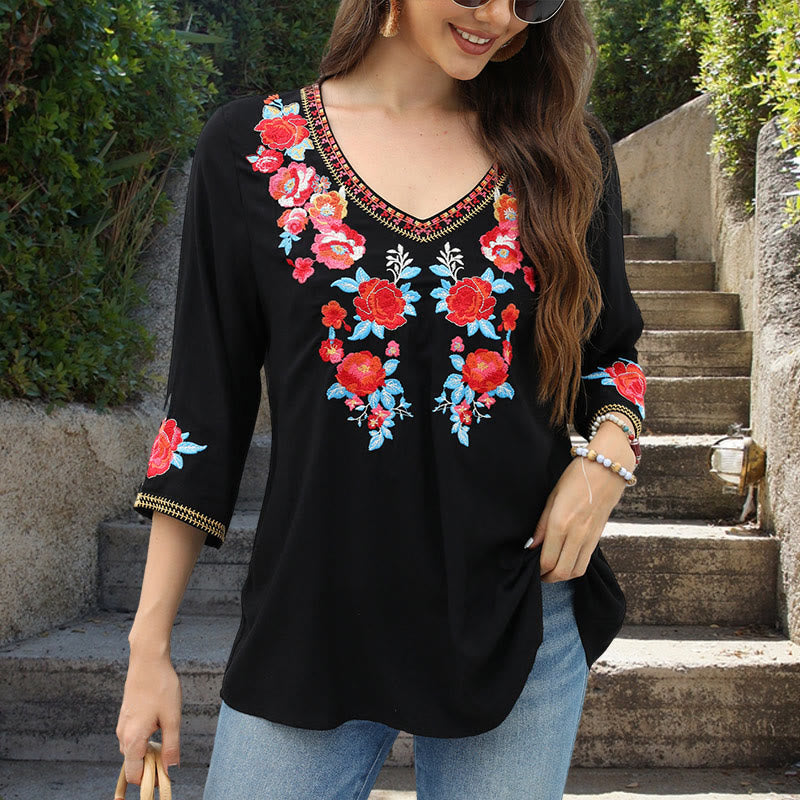 Camiseta de algodón para mujer con cuello redondo, manga tres cuartos y estampado de rosas bordadas en negro con Buddha Stones