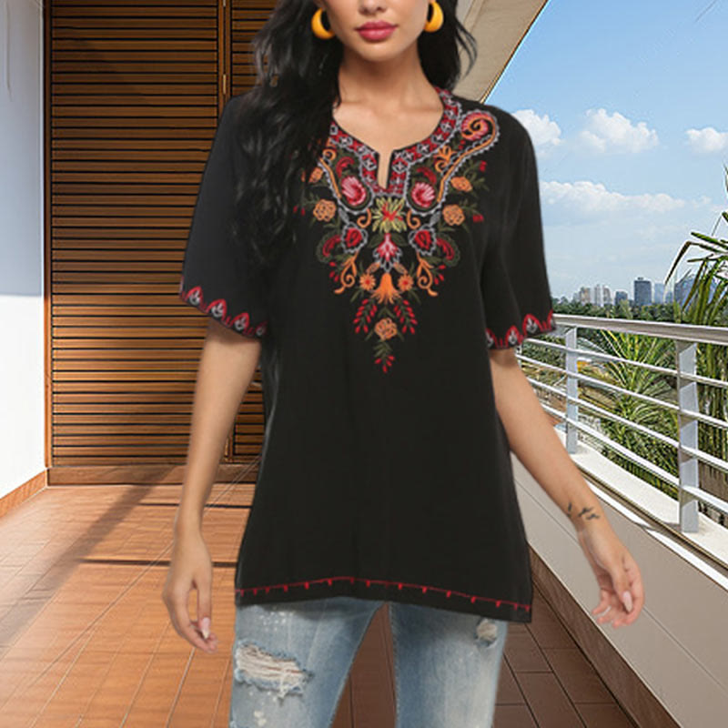 Camiseta de algodón con muescas y media manga con diseño floral bordado en negro con Buddha Stones para mujer