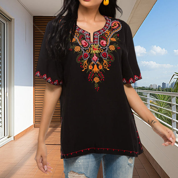 Camiseta de algodón con muescas y media manga con diseño floral bordado en negro con Buddha Stones para mujer