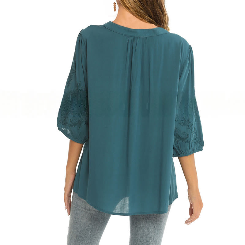 Camiseta informal de algodón con cuello en V y manga tres cuartos con bordado floral de Buddha Stones para mujer