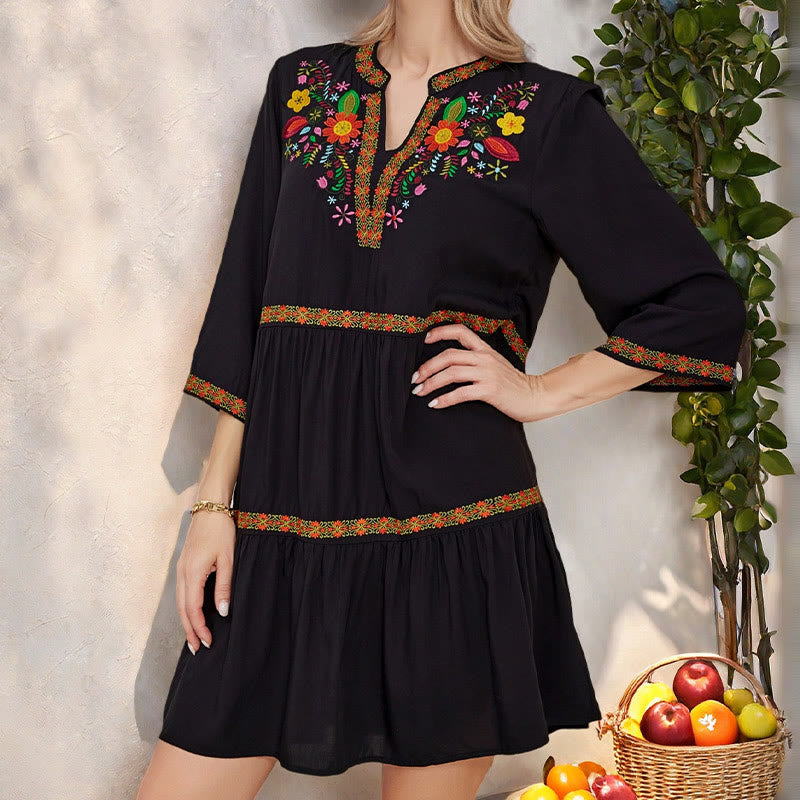 Vestido midi de algodón con mangas tres cuartos y bordado bohemio, estampado floral geométrico y negro con Buddha Stones