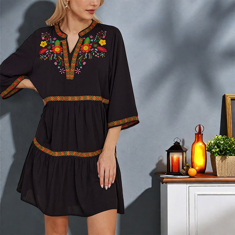 Vestido midi de algodón con mangas tres cuartos y bordado bohemio, estampado floral geométrico y negro con Buddha Stones