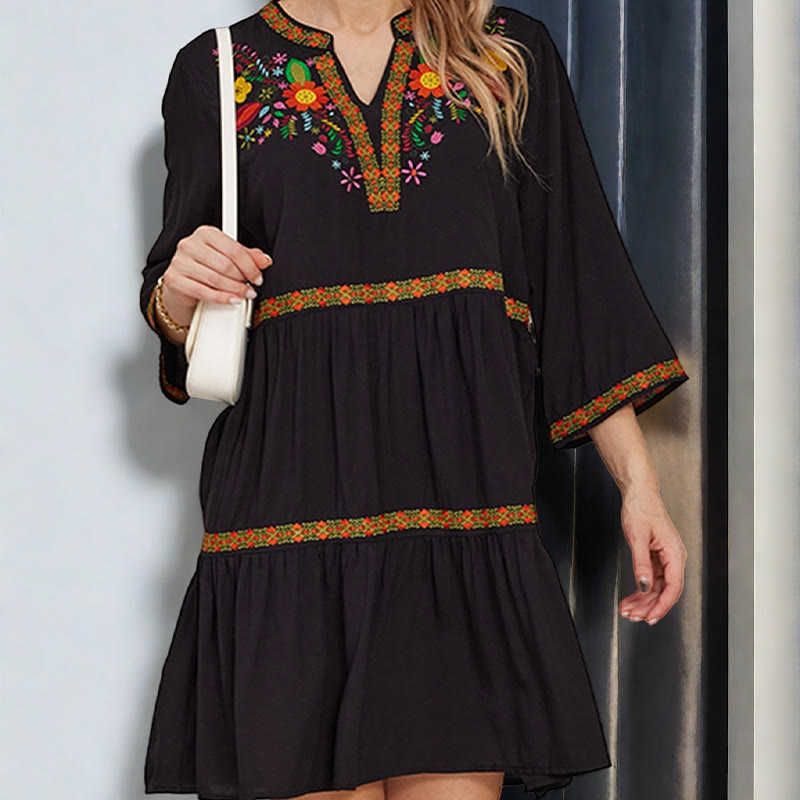 Vestido midi de algodón con mangas tres cuartos y bordado bohemio, estampado floral geométrico y negro con Buddha Stones