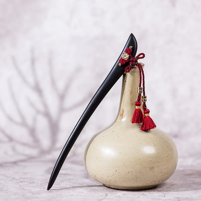 Horquilla protectora con borlas de nudo chino de hilo rojo y ébano con Buddha Stones