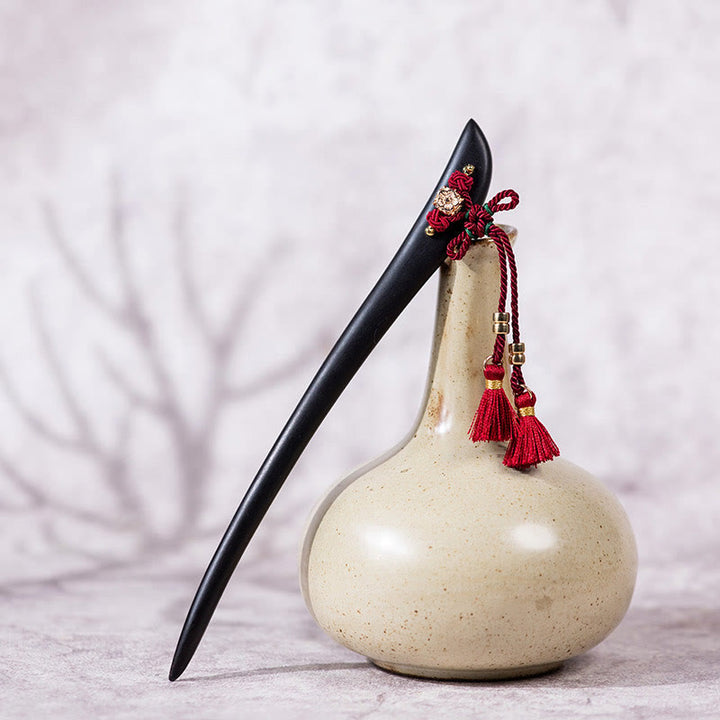 Horquilla protectora con borlas de nudo chino de hilo rojo y ébano con Buddha Stones