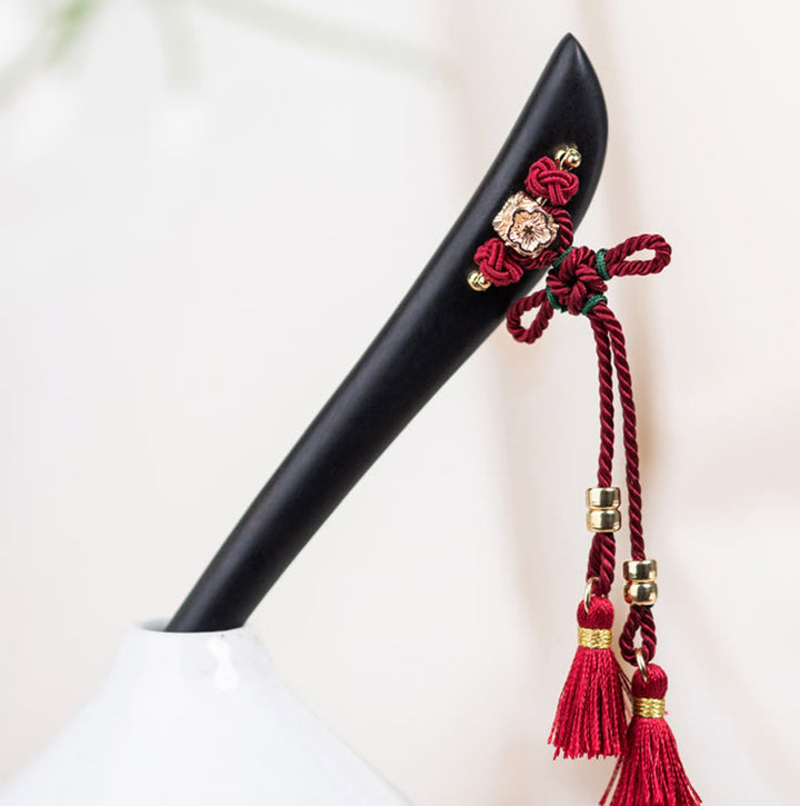 Horquilla protectora con borlas de nudo chino de hilo rojo y ébano con Buddha Stones
