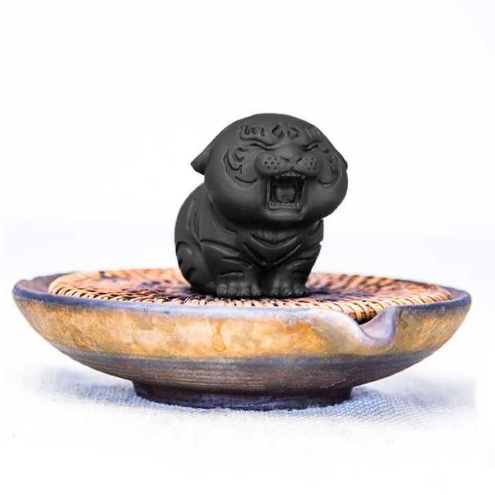 Estatua de resina fundida con óxido de hierro en polvo de tigre en miniatura con Buddha Stones para decoración del hogar
