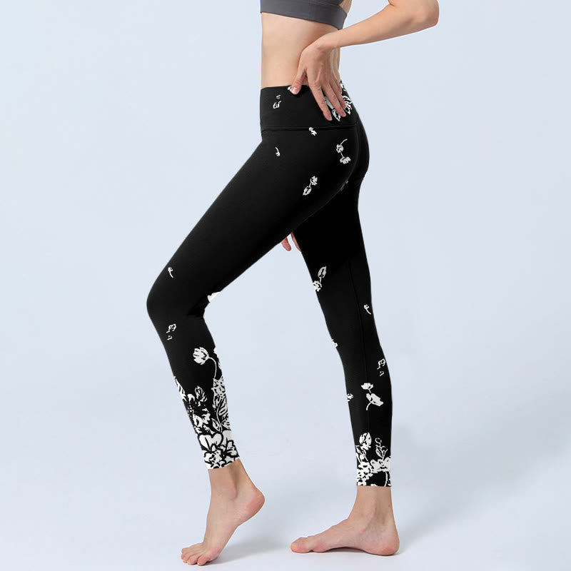 Leggings de yoga para mujer con estampado de pétalos dispersos en negro y Buddha Stones - image 2