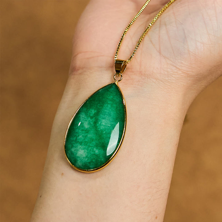 Collar con colgante de abundancia y diseño de gota de agua de jade verde con Buddha Stones