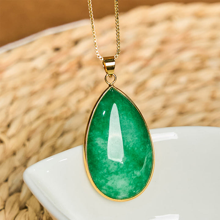 Collar con colgante de abundancia y diseño de gota de agua de jade verde con Buddha Stones