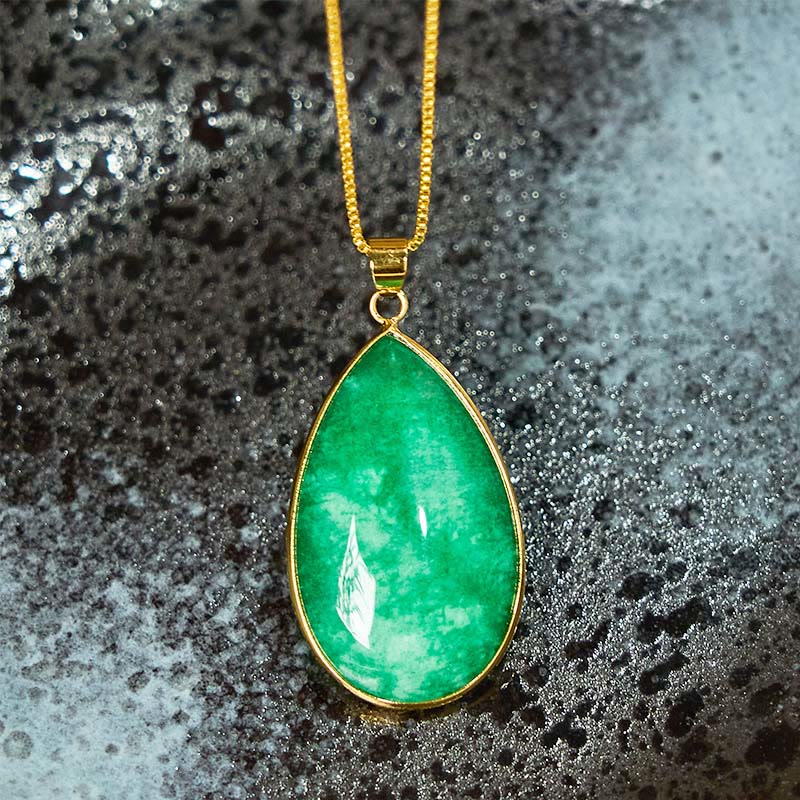 Collar con colgante de abundancia y diseño de gota de agua de jade verde con Buddha Stones