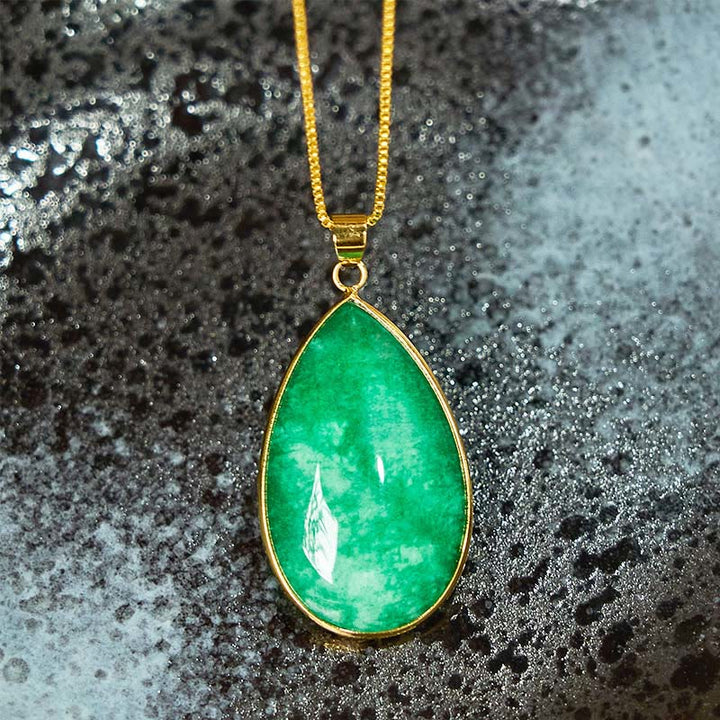Collar con colgante de abundancia y diseño de gota de agua de jade verde con Buddha Stones