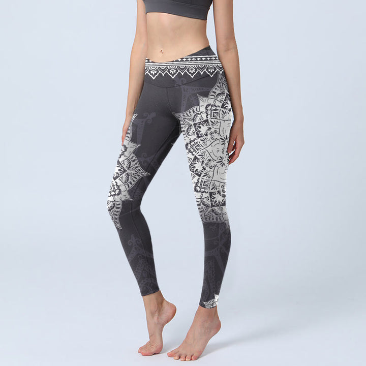 Leggings de yoga para mujer con estampado de flores de mandala negras y Buddha Stones - Negro - US18，UK/AU22，EU50 (4XL) - image 0