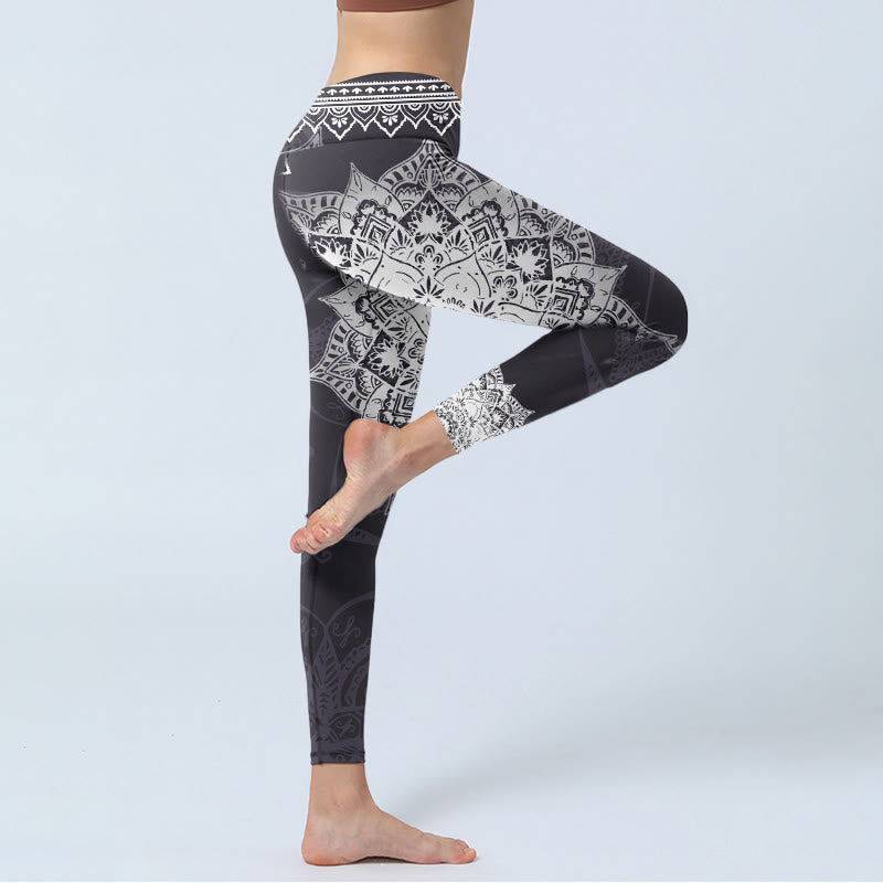 Leggings de yoga para mujer con estampado de flores de mandala negras y Buddha Stones - image 4