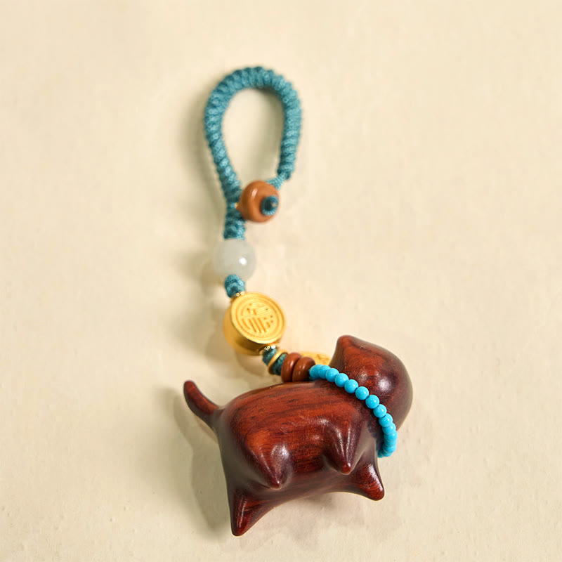 Llavero con el símbolo de la abundancia Fu de Buddha Stones , jade hetiano, sándalo natural, sándalo rojo, sándalo verde y sándalo rojo.
