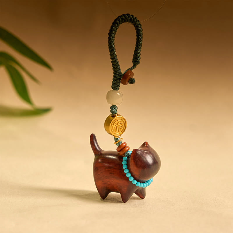 Llavero con el símbolo de la abundancia Fu de Buddha Stones , jade hetiano, sándalo natural, sándalo rojo, sándalo verde y sándalo rojo.