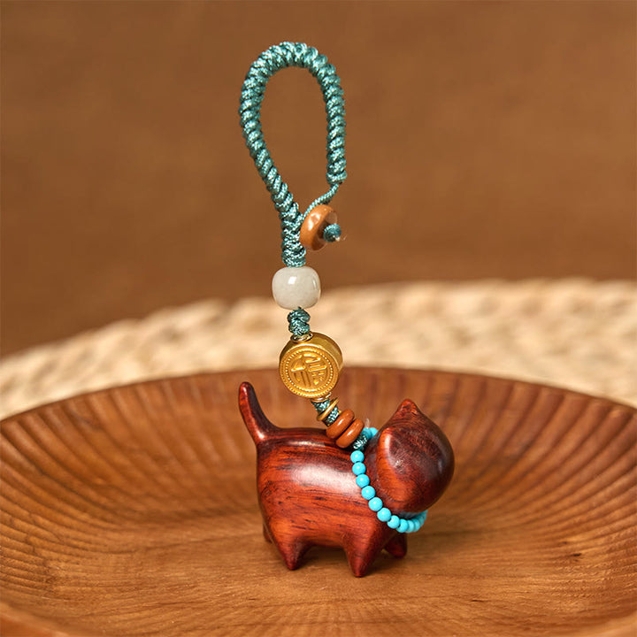 Llavero con el símbolo de la abundancia Fu de Buddha Stones , jade hetiano, sándalo natural, sándalo rojo, sándalo verde y sándalo rojo.