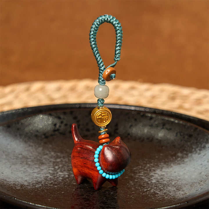 Llavero con el símbolo de la abundancia Fu de Buddha Stones , jade hetiano, sándalo natural, sándalo rojo, sándalo verde y sándalo rojo.