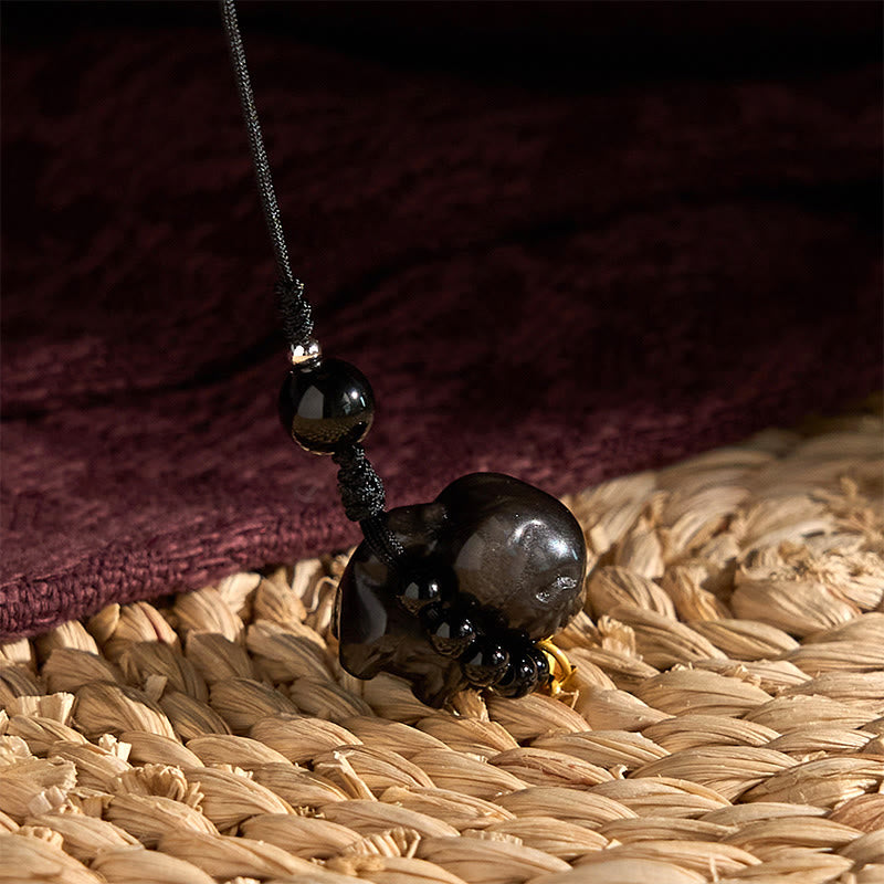 Collar protector con forma de perro Fu de obsidiana plateada con brillo de piedra de Buda, adorno colgante para teléfono