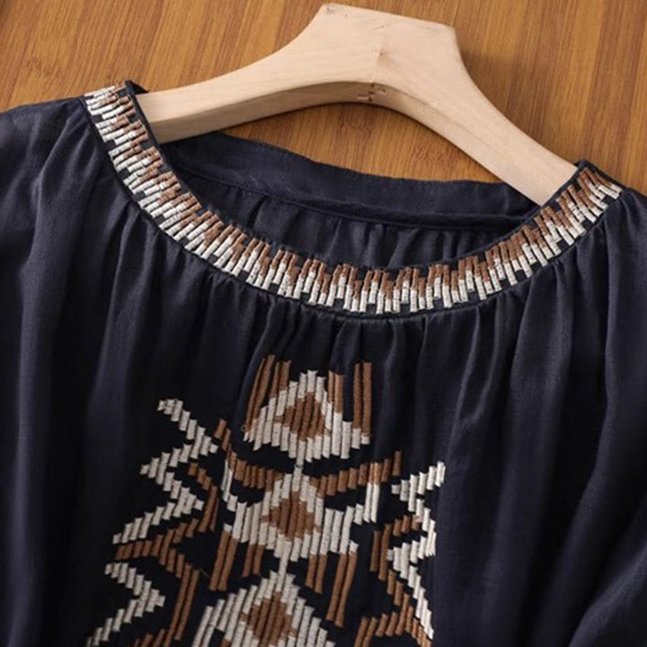 Camiseta informal de licra con bordado simétrico de Buddha Stones para mujer, cuello redondo, media manga