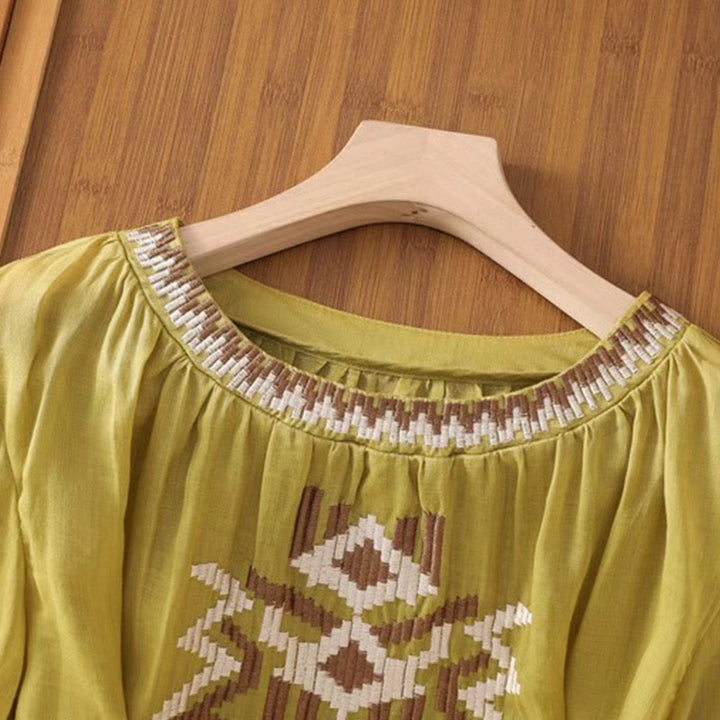 Camiseta informal de licra con bordado simétrico de Buddha Stones para mujer, cuello redondo, media manga