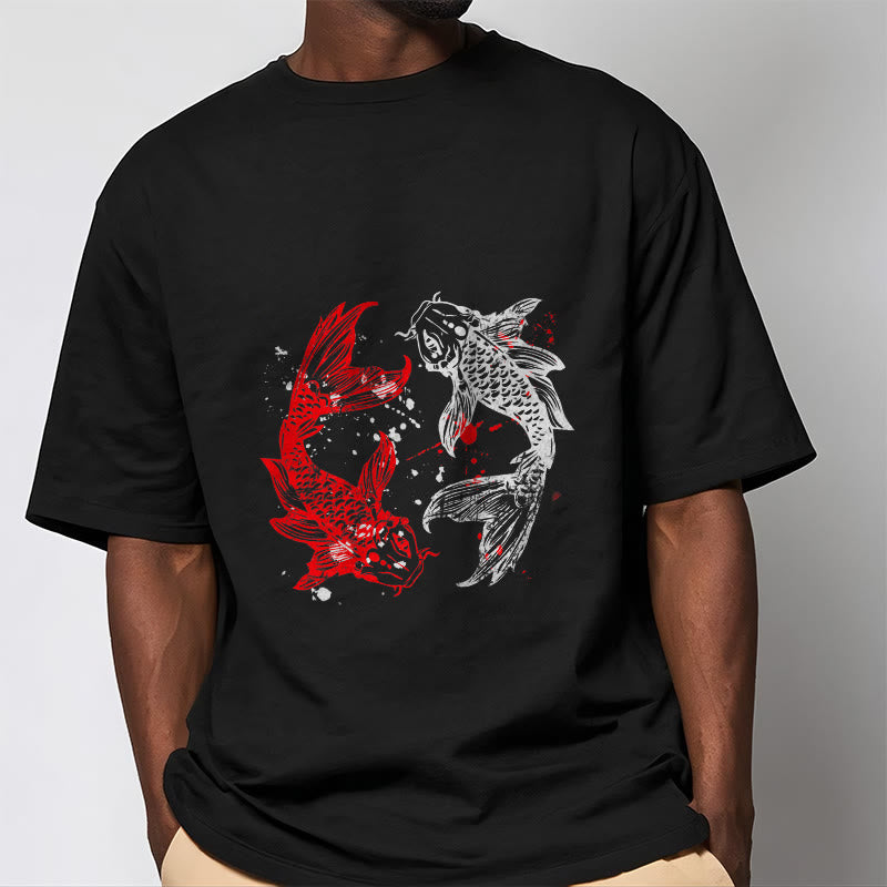 Camiseta con pez koi rojo y negro de Buddha Stones - image 5