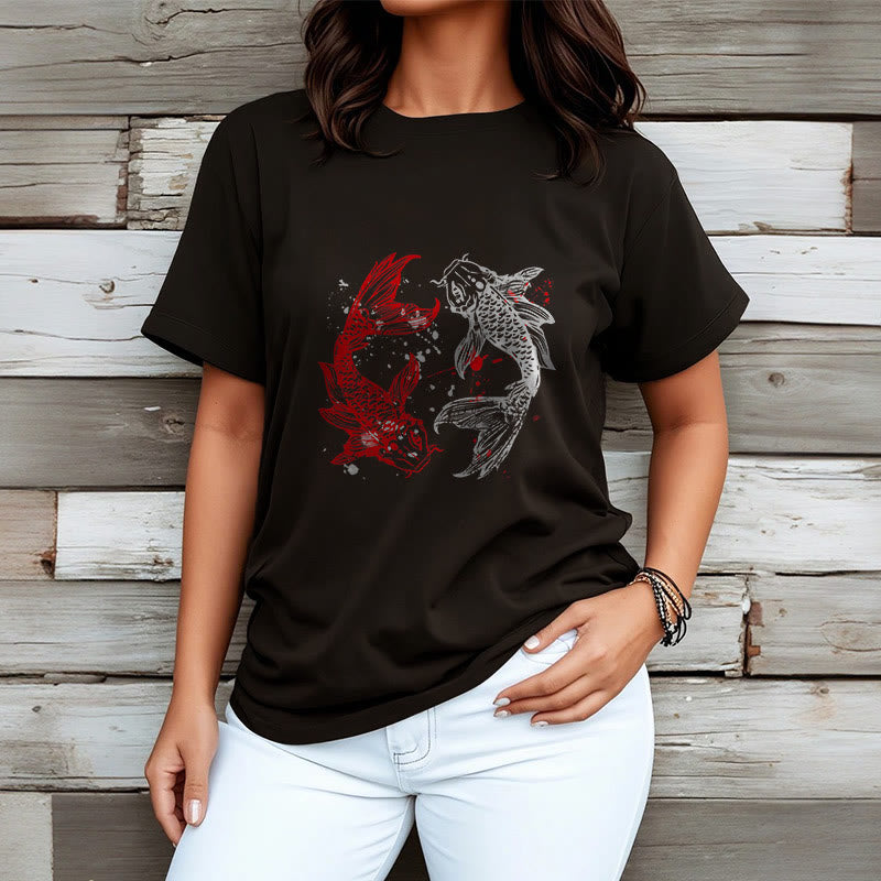 Camiseta con pez koi rojo y negro de Buddha Stones - image 7