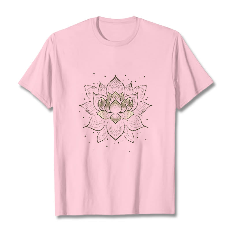 Camiseta con diseño de flor de loto dorada y Buddha Stones - Rosa claro - 2XL - image 13