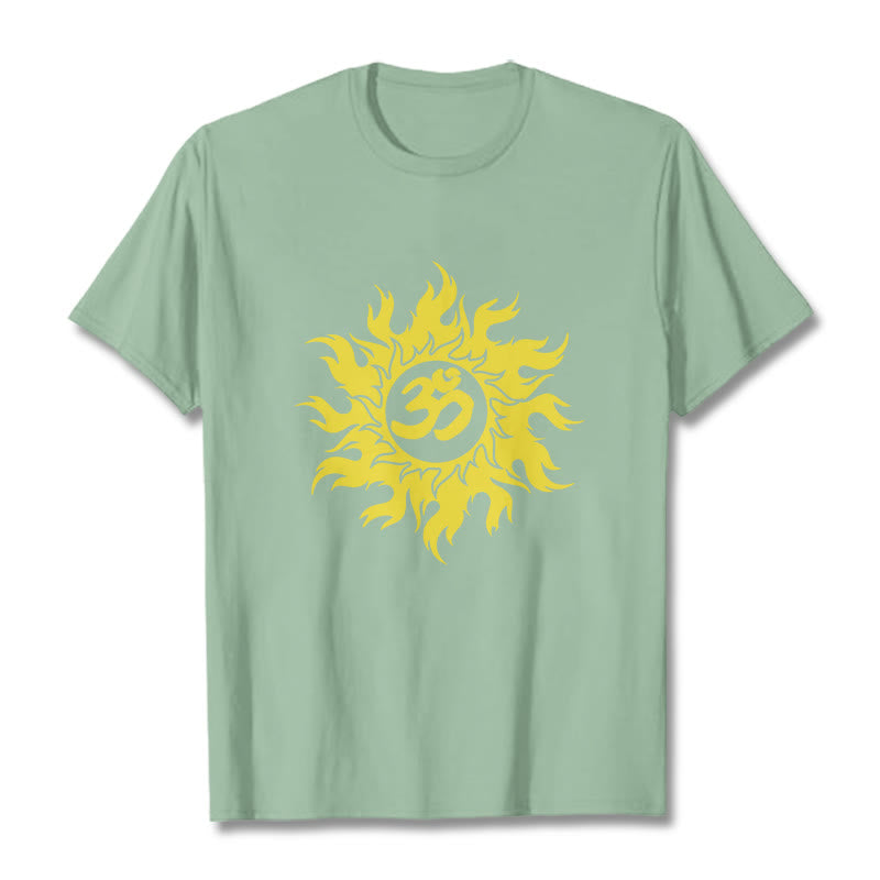 Buddha Stones Camiseta OM Mantra Sanskrit Gold Sun Tee - Verde pálido - 2XL - image 15