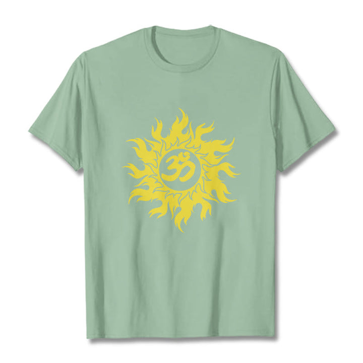 Buddha Stones Camiseta OM Mantra Sanskrit Gold Sun Tee - Verde pálido - 2XL - image 15