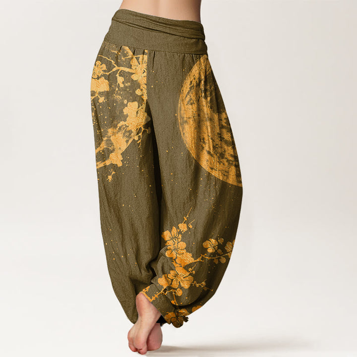 Pantalones bombachos de cintura elástica para mujer con estampado de flores de ciruelo dorado y luna llena, de algodón con Buddha Stones. - image 5