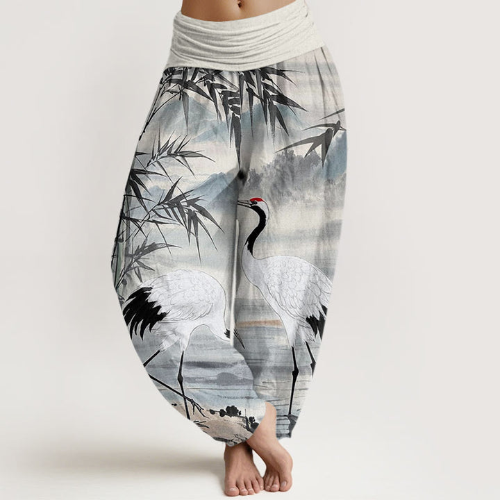 Pantalones harén de cintura elástica para mujer con diseño de grulla de corona roja y hojas de bambú y montaña - Humo blanco - US22，UK/AU26，EU54 (6XL) - image 1
