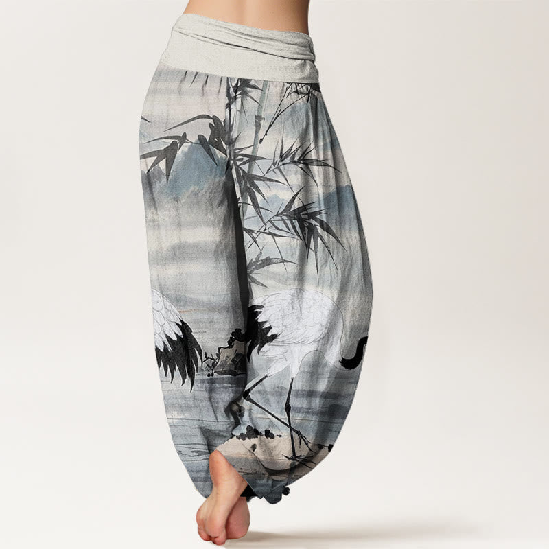 Pantalones harén de cintura elástica para mujer con diseño de grulla de corona roja y hojas de bambú y montaña - image 2