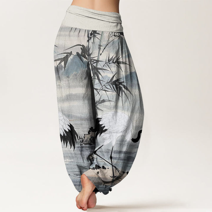 Pantalones harén de cintura elástica para mujer con diseño de grulla de corona roja y hojas de bambú y montaña - image 2