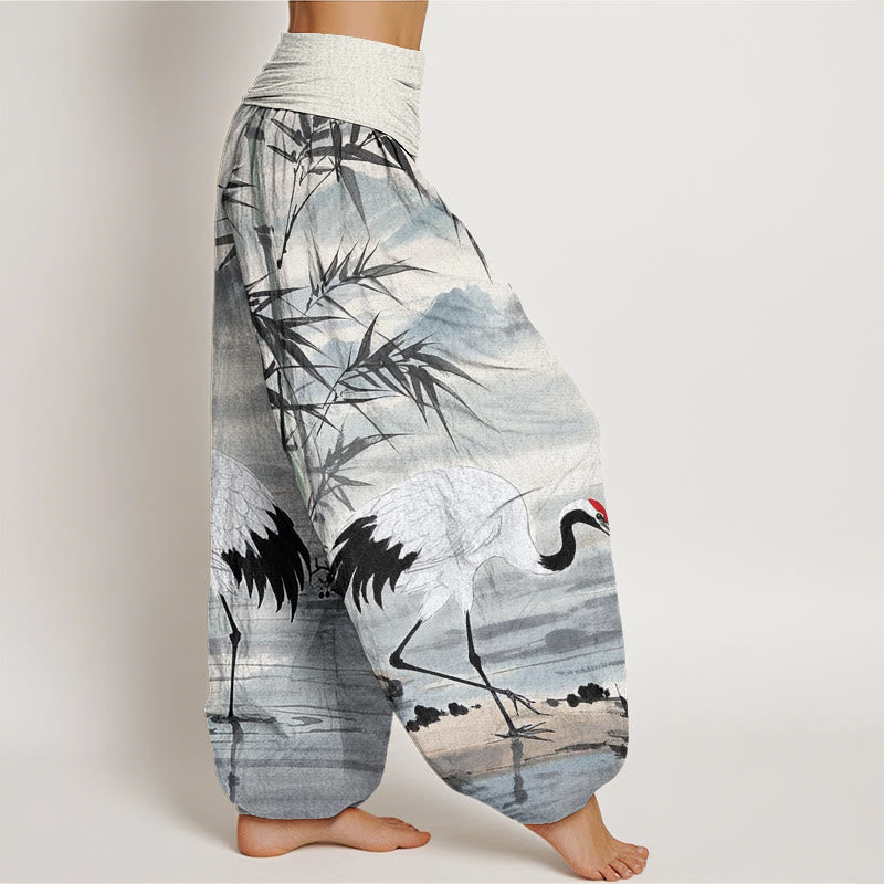 Pantalones harén de cintura elástica para mujer con diseño de grulla de corona roja y hojas de bambú y montaña - image 3