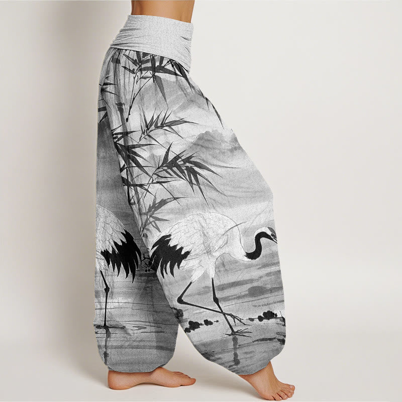 Pantalones harén de cintura elástica para mujer con diseño de grulla de corona roja y hojas de bambú y montaña - image 7