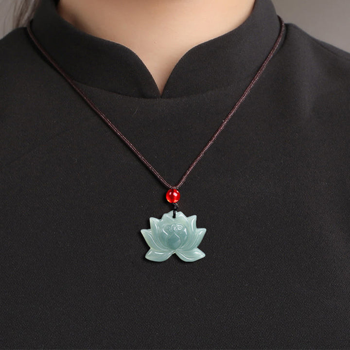 Collar con colgante de prosperidad de jade tallado con diseño de flor de loto y Buddha Stones - image 11