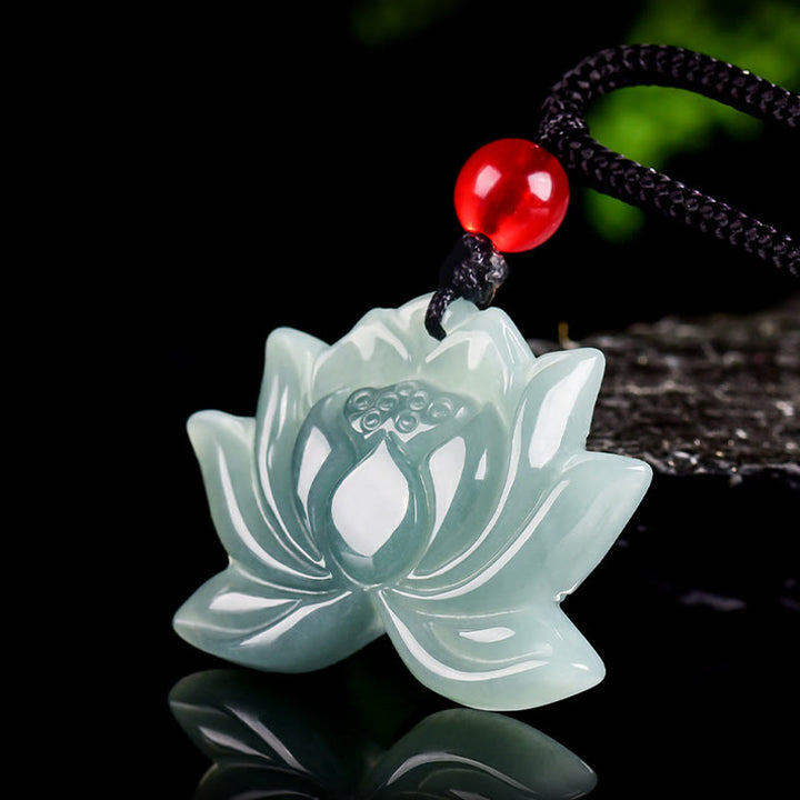 Collar con colgante de prosperidad de jade tallado con diseño de flor de loto y Buddha Stones - image 2